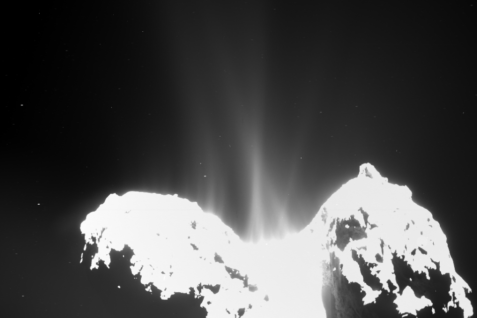 Jets of cometary activity can be seen along almost the whole body of the comet.