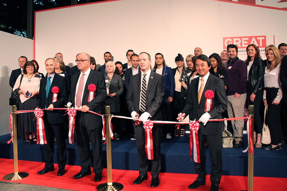 Cutting the ribbon from left to right: British Ambassador Tim Hitchens, Mr Peter Ackroyd of the Woolmark Company, UK Trade Minister Lord Livingston and Mr Jo Kato of Mitsubishi Estate Co Ltd.