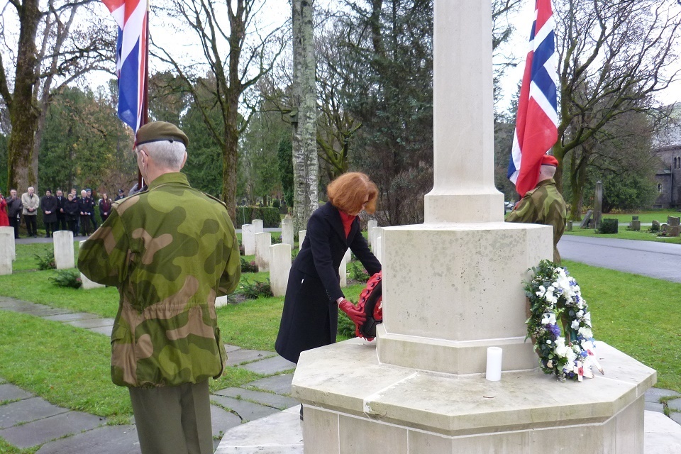 HMA lays wreath