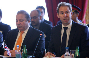 Prime Minister of Pakistan, Nawaz Sharif, with Minister for Pakistan, Tobias Ellwood