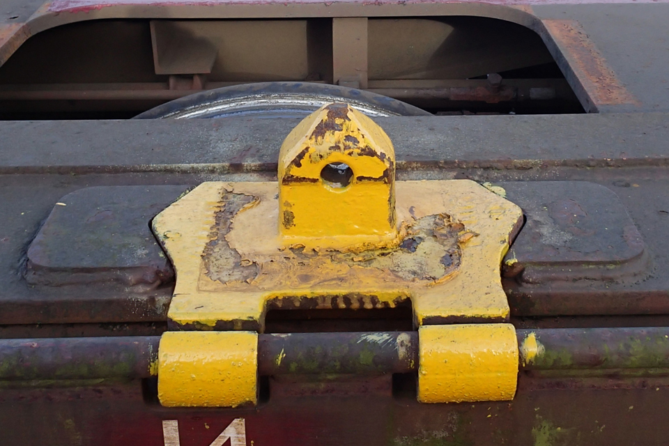 Resting in locating recess on top of wagon (spigot similar to those fitted to the wagon involved in the accident)