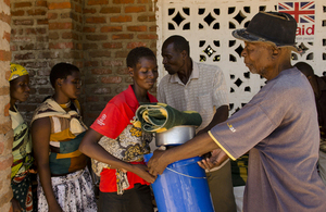 Supplies for flood survivors reach the Marka Camp in Malawi. Picture: Arjen van de Merwe/Concern Universal