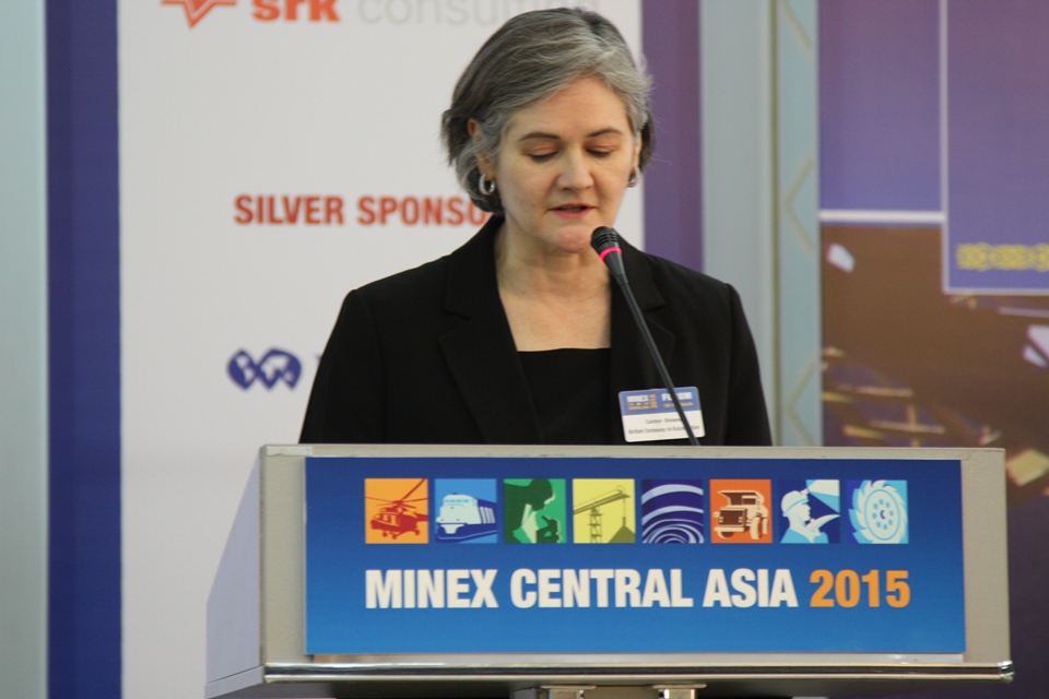 Dr Carolyn Browne speaking at the Forum