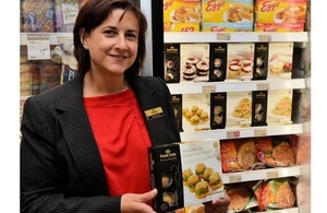 Claire Carter, International Business Development Executive for Frank Dale Foods at Cold Storage launch in Singapore (c) Tim Roebuck