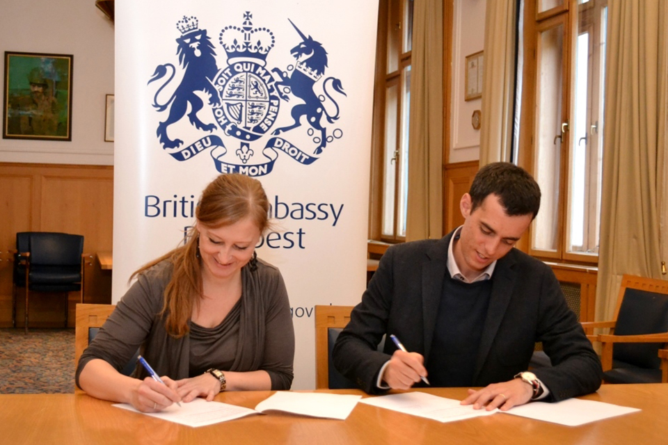  Director of Amnesty International Hungary, Orsolya Jeney, and Head of Policy Team at the British Embassy in Budapest, Ben Luckock, signing the sponsorship agreement