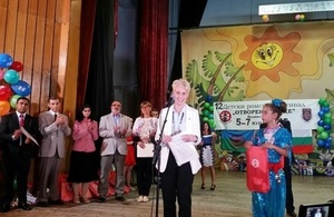 Ambassador Emma Hopkins OBE opens the Open Heart Festival, organised by Amalipe