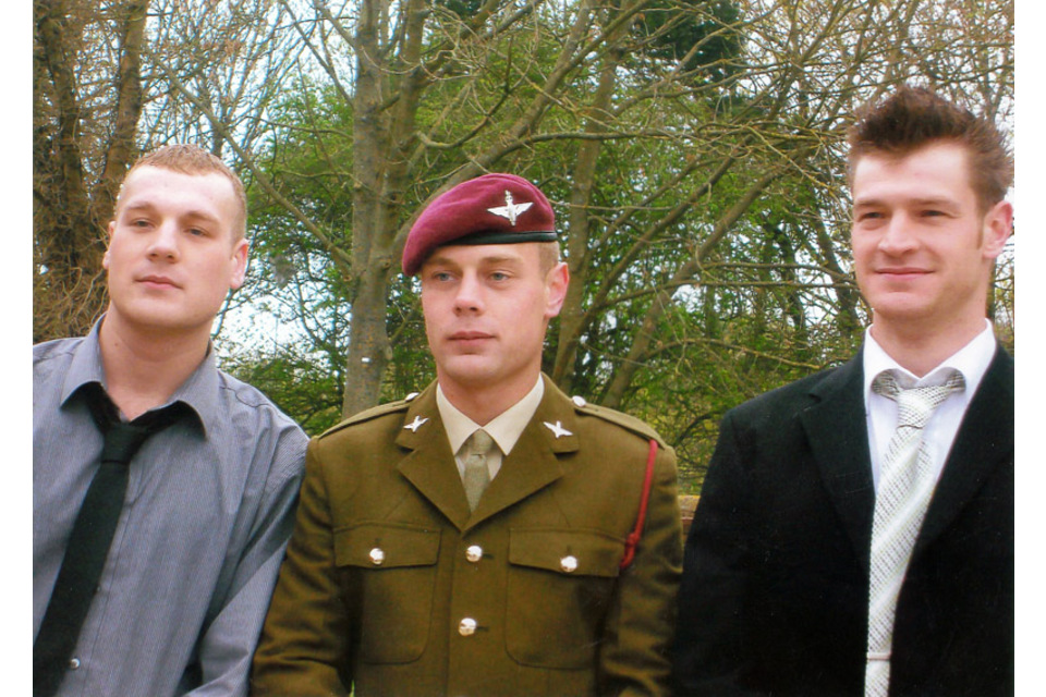 Private Martin Bell with his brothers Philip (left) and Oliver (right) (All rights reserved.)