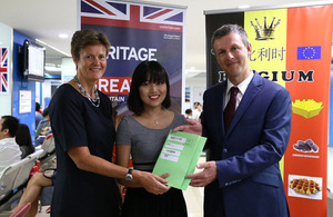 The UK and Belgian Ambassadors met lucky customer and Beijing resident Peng Wen, a former King’s College London student who is planning to travel the UK and Belgium later this month, with her visas and some British- and Belgian-inspired gifts.