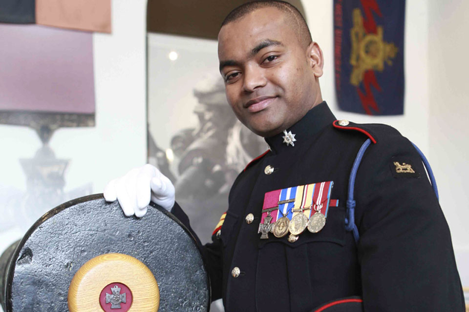 Vc Heroes Come Face To Face With Victoria Cross Guns Gov Uk