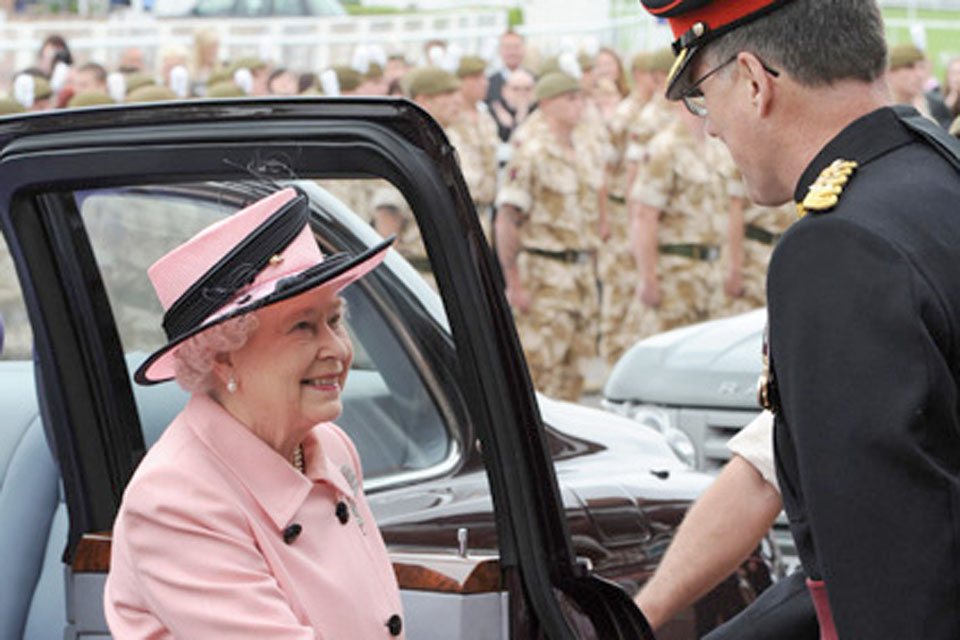 Fusilier Shaun Stocker receives his medal from Her Majesty The Queen