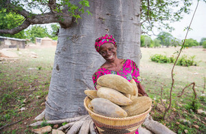 Woman who works with Aduna, a social enterprise that exports.