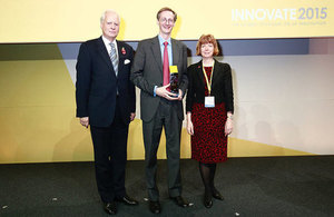 Robert Newry receives his award at Innovate 2015 from Innovate UK's Chief Executive, Ruth McKernan CBE,