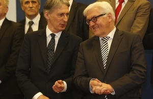 UK Foreign Secretary Philip Hammond and German Foreign Minister Frank-Walter Steinmeier in Sarajevo, 16 January 2015.
