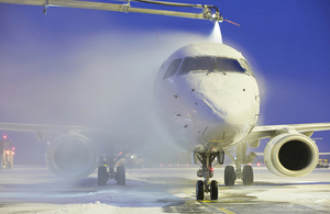 De-icing an aeroplane