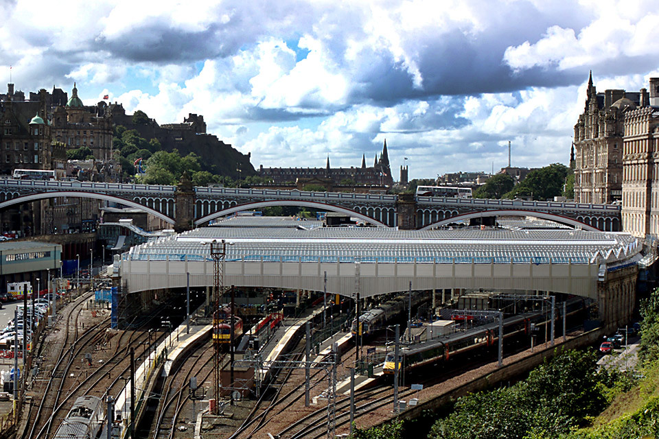 apparat Lim han Three-hour Scotland to London rail journeys on track - GOV.UK