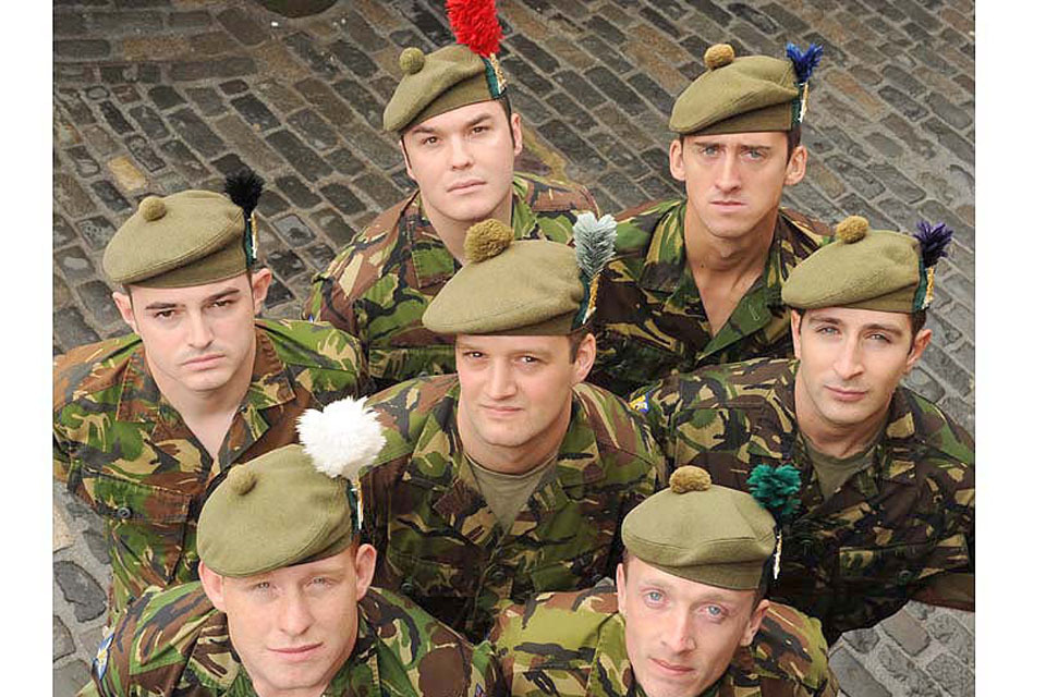New feathers for new Scottish troops - GOV.UK