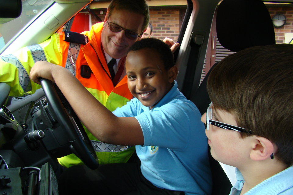 Pupil behind wheel img