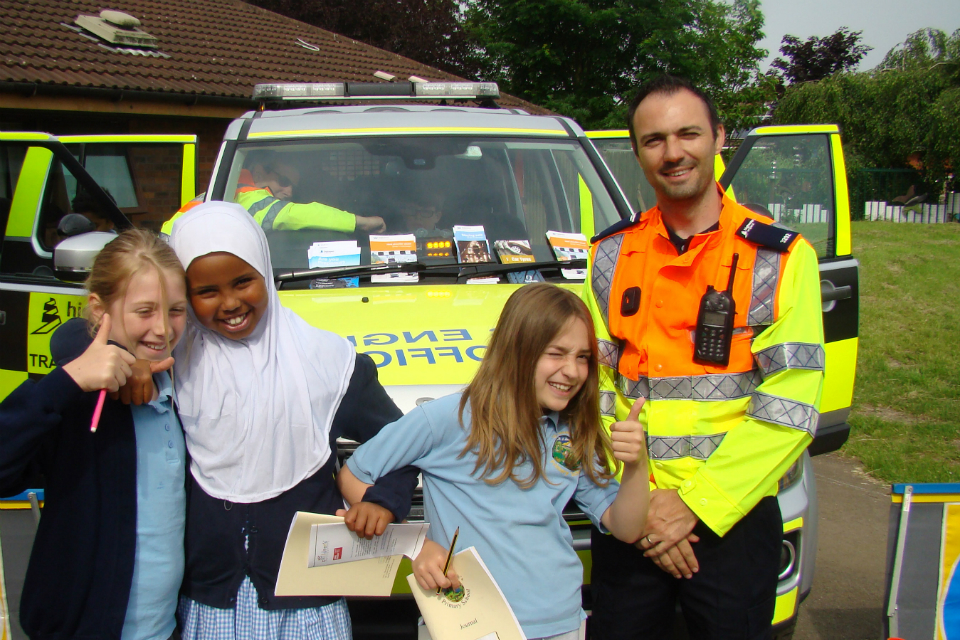 Pupils with traffic officer img