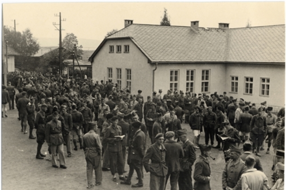 PoWs gathering for roll calls at Oflag VIIIF, Copyright IRIC, all rights reserved
