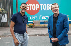 Chris Kamara and Phil Tufnell promoting Stoptober 2016.