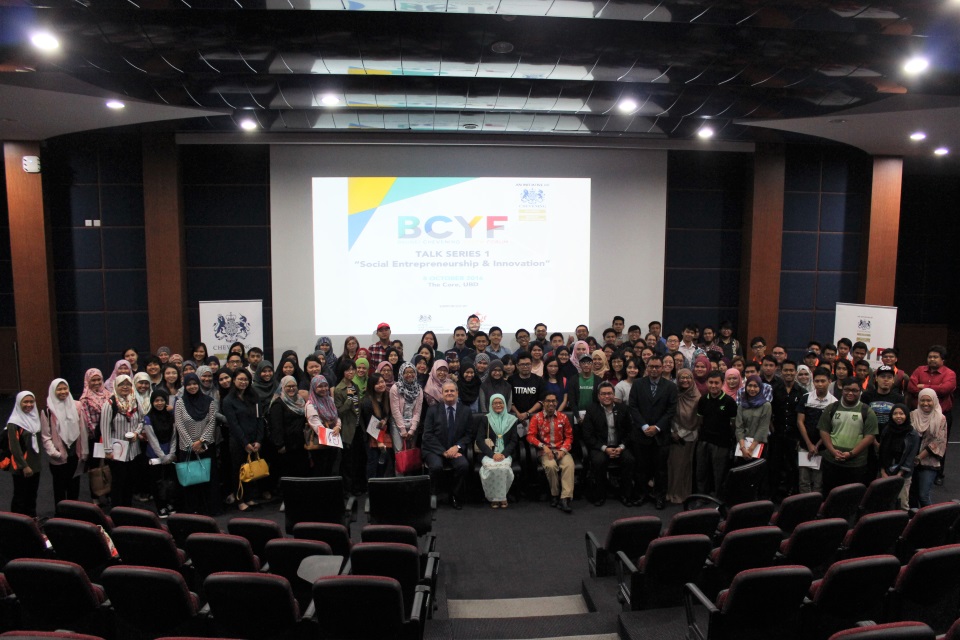 Participants of the talk series with the Guest of Honour Datin Paduka Dr. Hajah Norlila binti Dato Paduka Haji Abdul Jalil, British High Commissioner David Campbell and Brunei Chevening Youth Forum organising committee