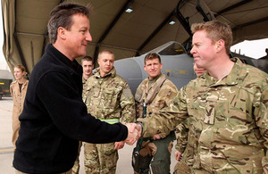 David Cameron meets with aircrew and ground crew