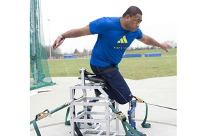 Private Derek Derenalagi throwing a discus [Picture: helpforheroes.org]