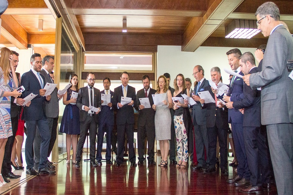 Guests sang the national anthems of the UK and Venezuela.  