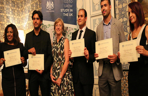 خمس شبان تونسيين يفوزون بمنح للدراسة في المملكة المتحدة في اطار برنامج تشيفننغ