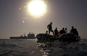 Royal Navy divers from HMS Atherstone and Fleet Diving Unit 3 conducting a 'casualty' recovery [Picture: Mass Communication Specialist 3rd Class Jumar T Balacy, US Navy]