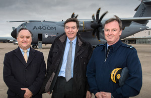Philip Dunne, Minister for Defence Equipment, Support & Technology (centre), at RAF Brize Norton, home of the new A400M Atlas aircraft [Picture: Paul Crouch, Crown copyright]
