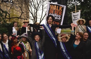 Maria Miller with Olympic Suffragettes at Victoria gardens