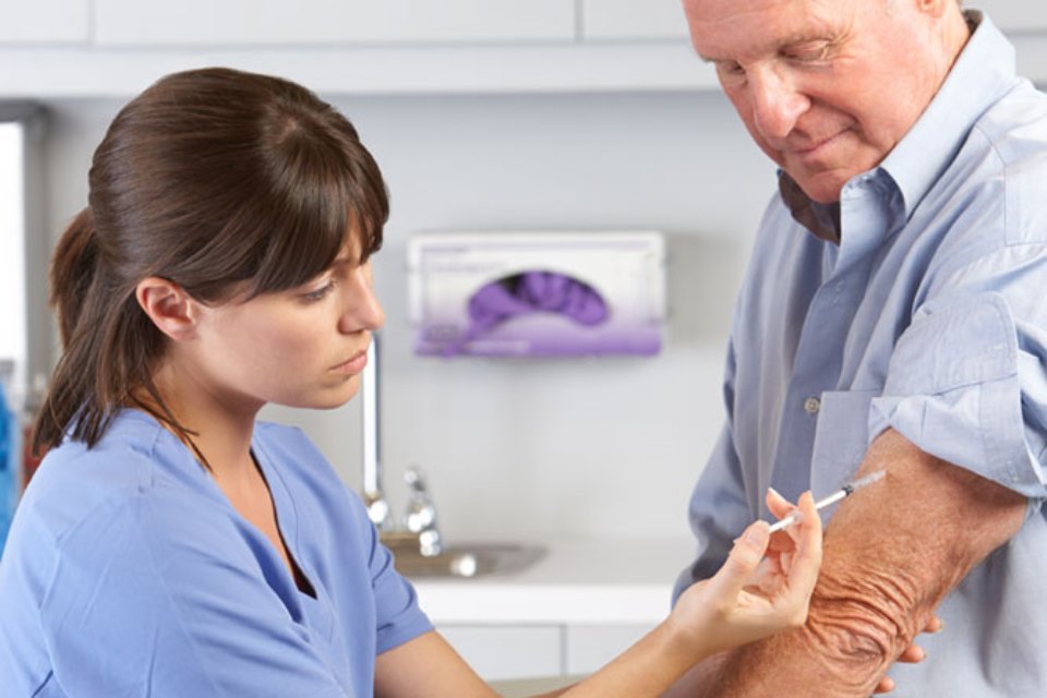Shingles vaccine programme reduces cases and chronic complications - GOV.UK