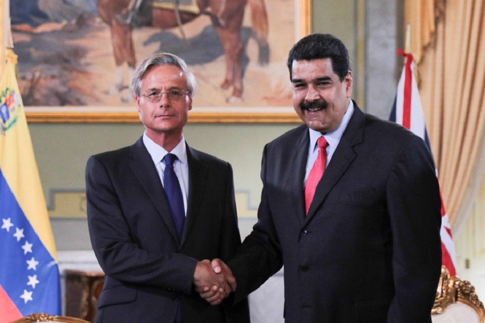 The British Ambassador presented his Letter of Credentials to President Nicolás Maduro / El Embajador Británico presentó sus Cartas Credenciales al Presidente Nicolás Maduro. 