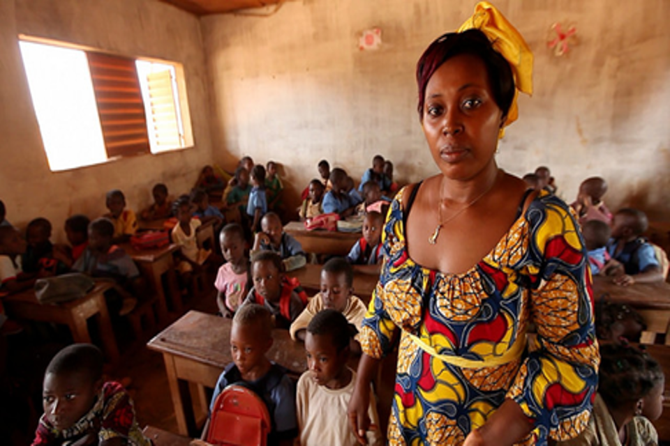 A teacher in Cameroon, where programmes to improve hiring, retention and deployment of teachers have been implemented. GPE/Stephen Bachenheimer