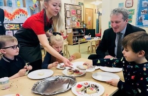 Damian Hinds talks to school children