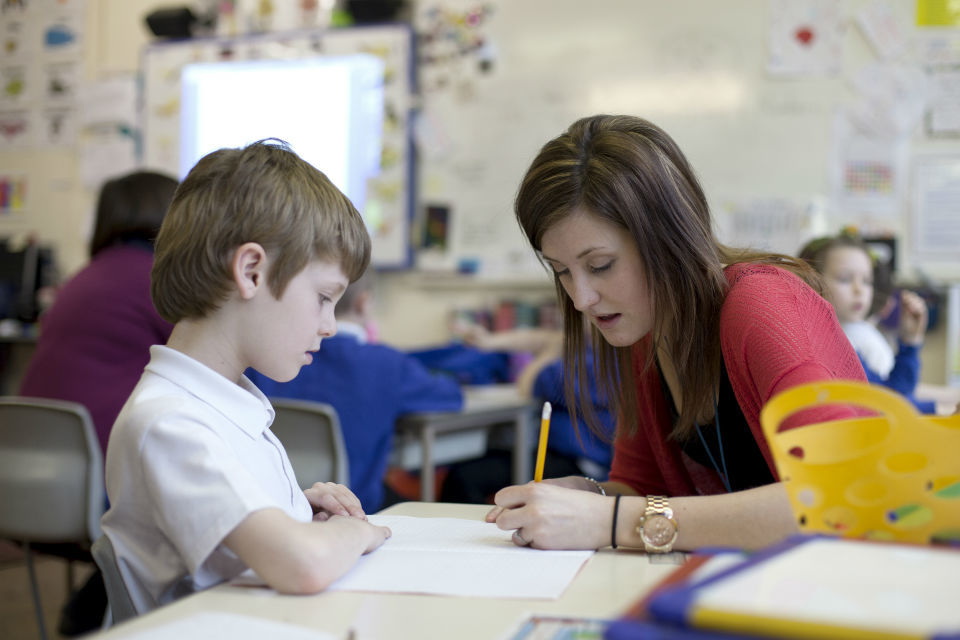 what is a primary school teacher