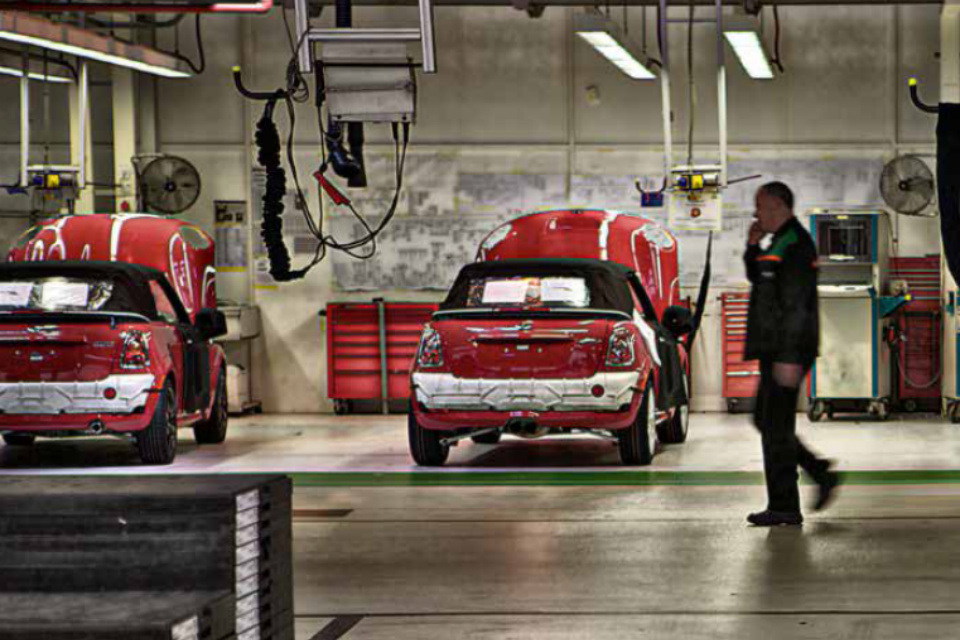 MINIs being manufactured (credit: James Lyon/Flickr - SMMT).