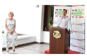 The British High Commissioner to Sri Lanka, James Dauris, together with the Director of the British Council in Sri Lanka, Gill Caldicott, hosted a Commonwealth Big Lunch