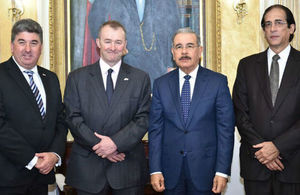 Simon Hart MP se reúne con el Presidente Danilo Medina para expresarle el interés de Reino Unido de seguir fortaleciendo relaciones con la nación caribeña.
