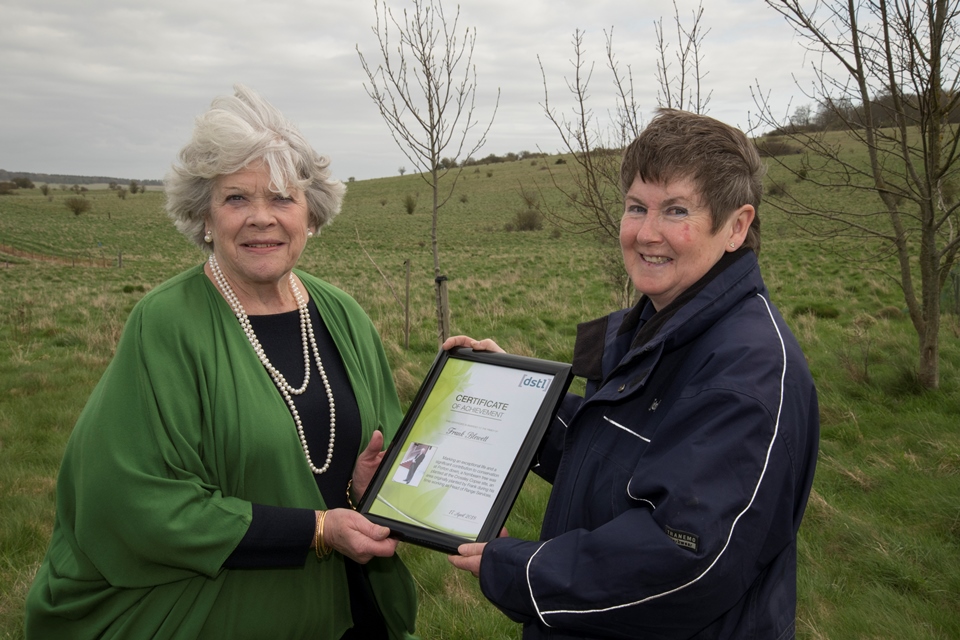 Frank Blewett's widow Sue with FMS Rural Estate Manager Terry Jeanes