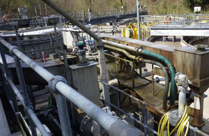 Image of many industrial pipes criss-crossing in the open-air