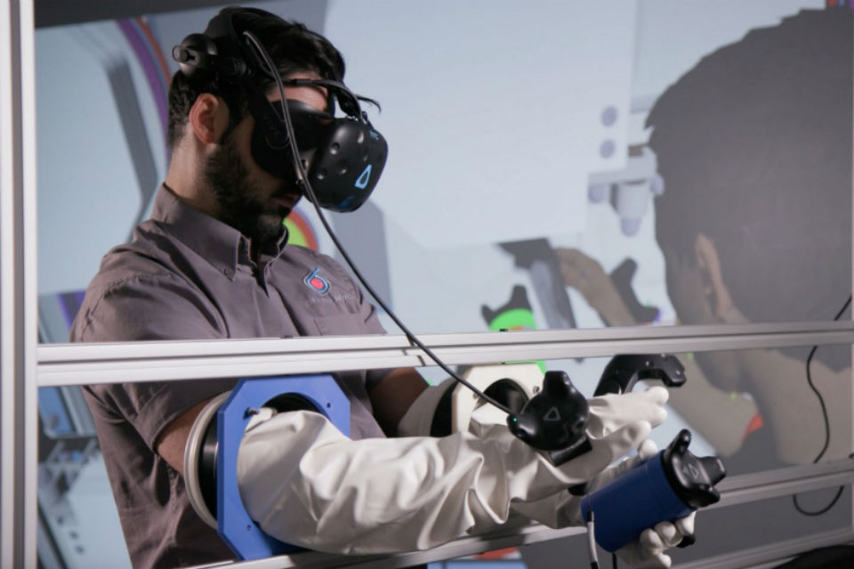 Virtual Reality glovebox