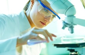 Scientist works with a petri dish via Pressmaster at Shutterstock