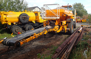 The road-rail ballast distributor involved in the collision