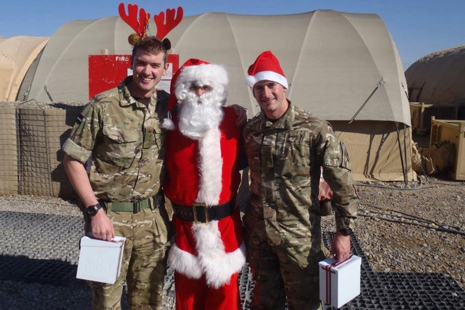 Service personnel in Afghanistan receiving UK4U Thanks! Christmas boxes 