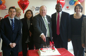 Eric Pickles cuts an 'I love Tottenham' cake