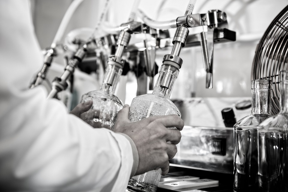 Batch Brew gin being distilled into bottles. (C) Batch Brew