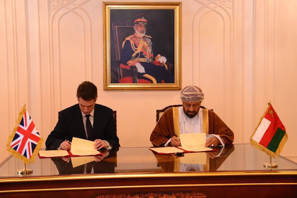 Gavin Williamson signs the agreement with Badr Bin Saud Bin Harib Al Busaidi.