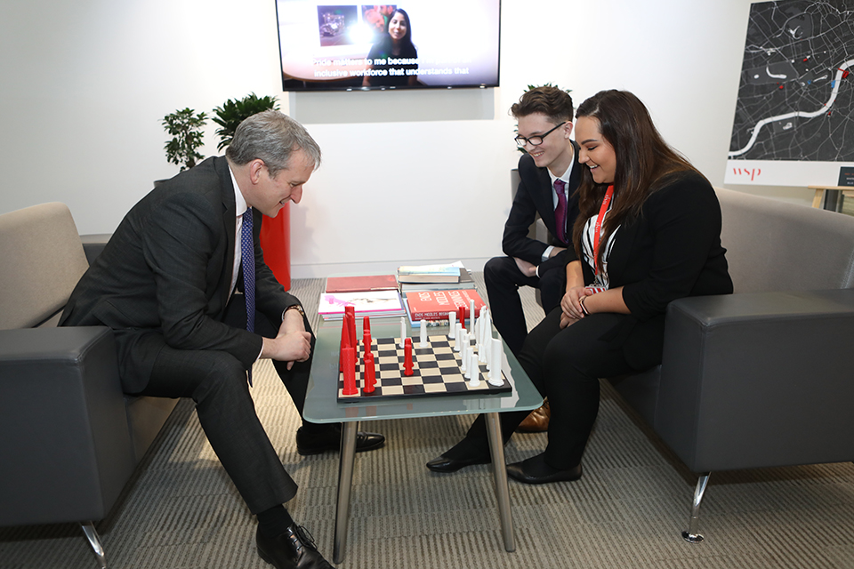 Image showing Damian Hinds on a visit to WSP Head Office.